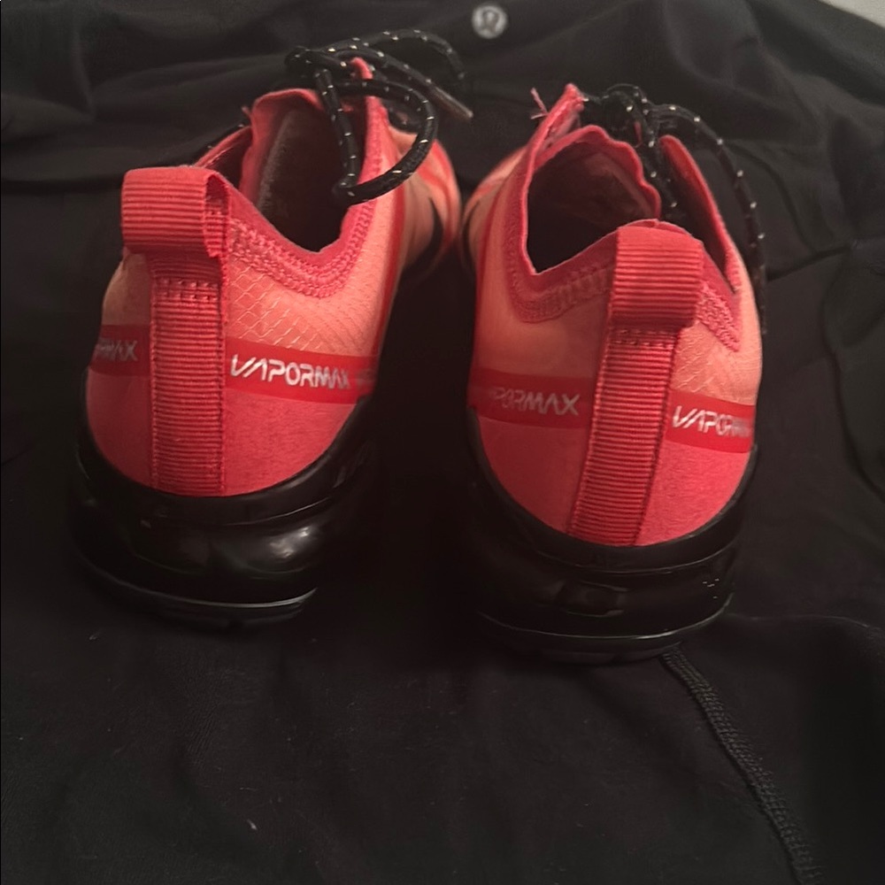 Nike Red Athletic Shoes with Black Accents and Lightweight Design - Picture 8 of 8
